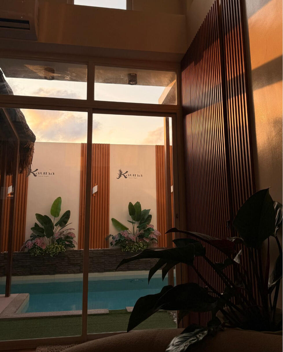 There’s a spot at Kauna where the day ends slowly. Warm light. Long shadows. Soft everything.